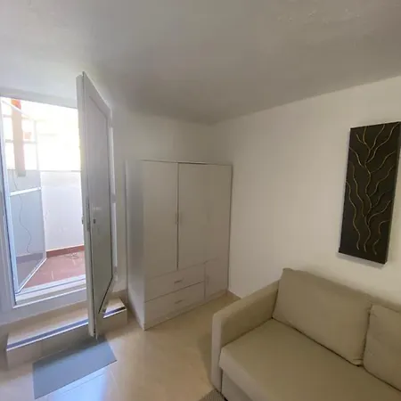 Yellow Submarine Skála Foúrkas