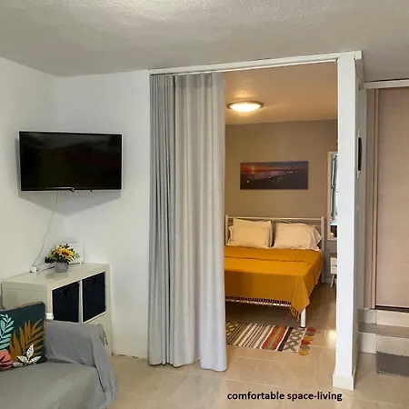 Yellow Submarine Skala Fourkas