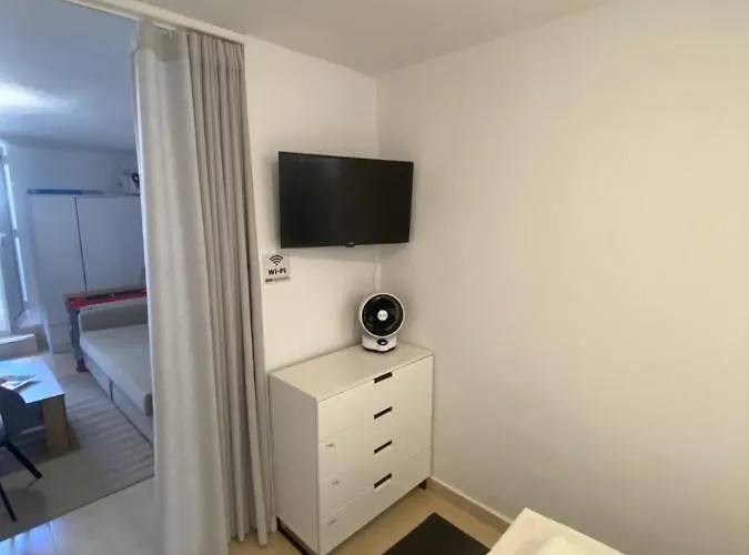 Yellow Submarine Skála Foúrkas