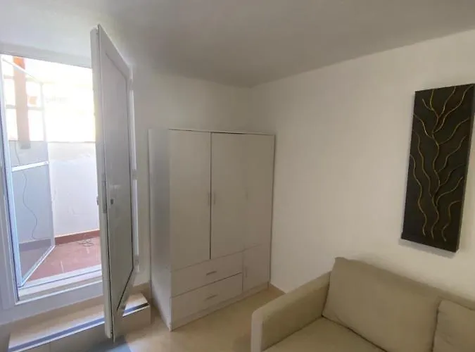 Yellow Submarine Skála Foúrkas