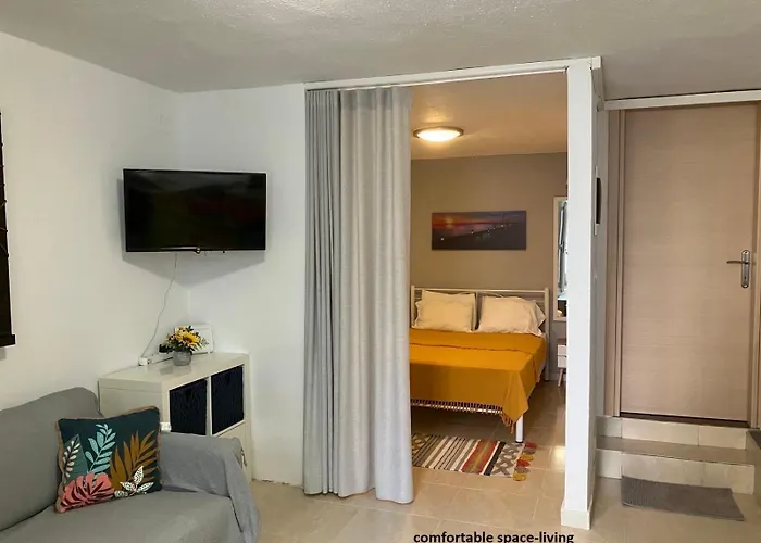 Yellow Submarine Skála Foúrkas